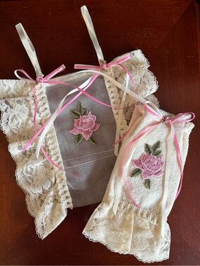 🩷 Hand Crafted Cream Lace Sachet & Hand Towel Set 🩷